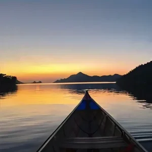 Атмосфера спокойных поездок на рассвете